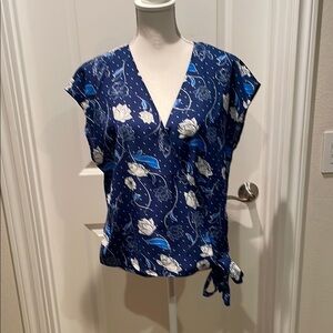 Kut from the Kloth Blue and White Flutter Sleeve Wrap Blouse